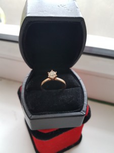 Кольцо с бриллиантом ..белый ..чистый