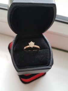 Кольцо с бриллиантом ..белый ..чистый