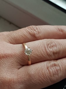 Кольцо с бриллиантом ..белый ..чистый