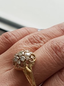 Кольцо с бриллиантами..беленькие чистенькие