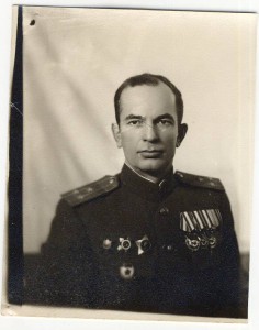 Фото летчика с орденом Суворова.