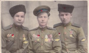 Десантники в неуставных "кубанках". Награды,нашивки.