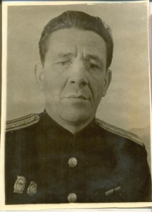 2 фото на одного со знаками ж\д(маленький почетный ж\д.)