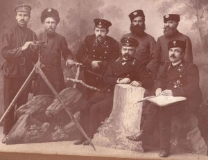 Фото с должносными знаками.