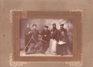 Фото с должносными знаками.