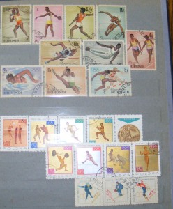 4 АЛЬБОМА марок  подскажите по цене...