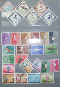 4 АЛЬБОМА марок  подскажите по цене...