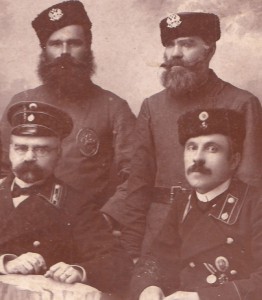 Фото с должносными знаками.