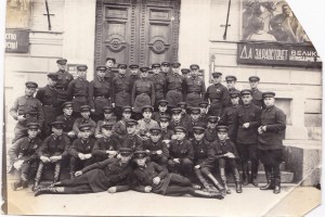 Группа курсантов и офицеров Киевского ВУ. г.Киев. 1940-е.