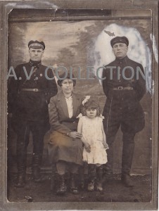 Сотрудники Р К М. Из архива семьи Офицеровых.