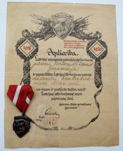 Знак освободительной войны Латвии 1918-1920 с документом.