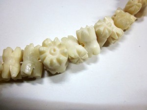 Короткое колье из слоновой кости