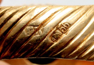 Кольцо золото 56 с камнем