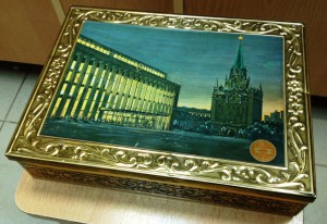 Большая коробка с Кремлем и Дворцом съездов