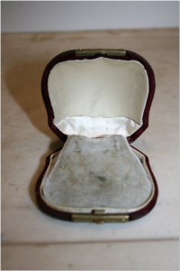 Старинная коробка футляр для ювелирного изделия