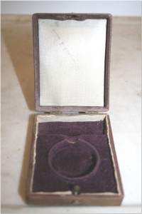 Старинная коробка (футляр) для ювелирных изделий