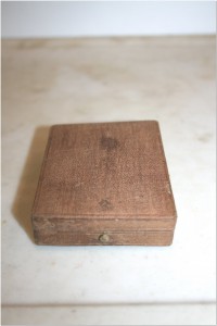 Старинная коробка (футляр) для ювелирных изделий