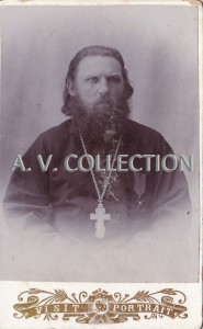 Священник с крестом и Анной. 1900-е годы.