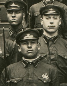 Курсанты Военно-Инженерной школы, винтовки. Знамя им. ВЦИК