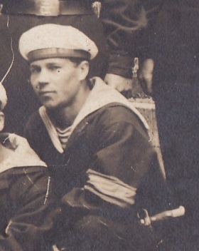 "Краснофлотцу МАКАРОВУ в честь окончания школы". 1928 год.