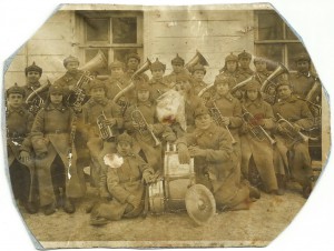 Дети Музыканты в Военной Форме.