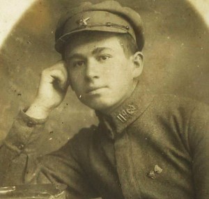 Военный с Шифровкой и Эмблемой в Петлице. Ранние Советы.