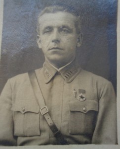 Фото с медалью 20 лет РККА.