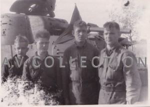 Экипаж броневика штаба партизанского отряда. Брянск.рн.1943