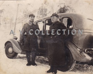 Командиры РККА у автомобиля. 1930-е годы.