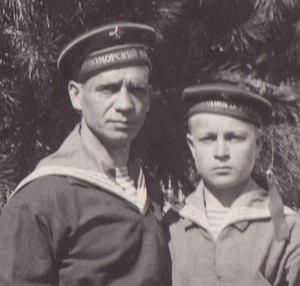 Моряки-черноморцы. Отец и сын. 1 апреля 1942 года.