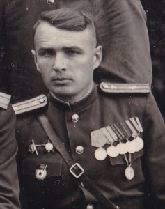 Группа офицеров желдорвойск. Два Героя Советского Союза.