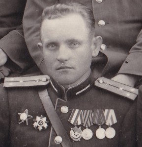 Группа офицеров желдорвойск. Два Героя Советского Союза.