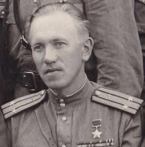 Группа офицеров желдорвойск. Два Героя Советского Союза.