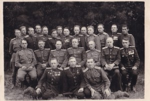 Группа офицеров желдорвойск. Два Героя Советского Союза.