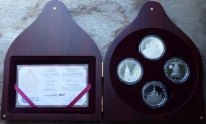 Монеты серебряные 19 штук пруф. почти 2 кг весу.