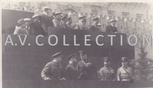 Члены Правительства и др на трибуне мавзолея. Москва,1930-е.