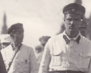 Прогулки по Кр.Площади.Сталин и др. в сопровождении охраны.