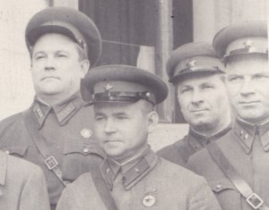 Хрущов,Рыбалко,Корниец среди военных. Киев,май 1940 года.