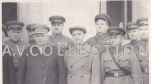 Хрущов,Рыбалко,Корниец среди военных. Киев,май 1940 года.