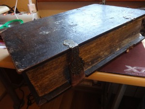 ОГРОМНАЯ КНИГА НА СТАРОСЛАВЯНСКОМ