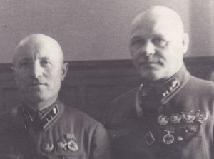 С.М.Будённый с командирами-танкистами,кавалерами орденов.