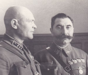 С.М.Будённый с командирами-танкистами,кавалерами орденов.