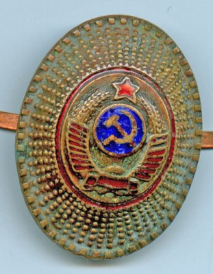 Старые звезды и кокарды МВД.