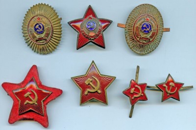 Старые звезды и кокарды МВД.