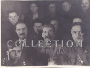 Каганович,Сталин,Ворошилов в группе колхозников-ударников.