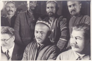 Сталин и Калинин в группе представителей азиатских народов.