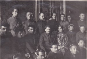 Сталин в группе делегатов Таджикистана. 1930 г.