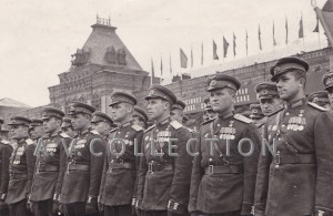 Герои Советского Союза - лётчики 1 Укр.фронта на параде.