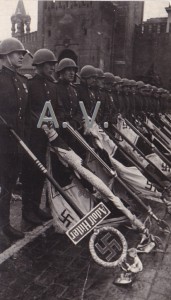 Поверженные немецкие знамёна и штандарты. Москва,1945 год.