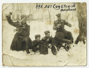 ХХХ лет Советской Армии.Военные с Максимом,ППШ,ТТ и Гранатой